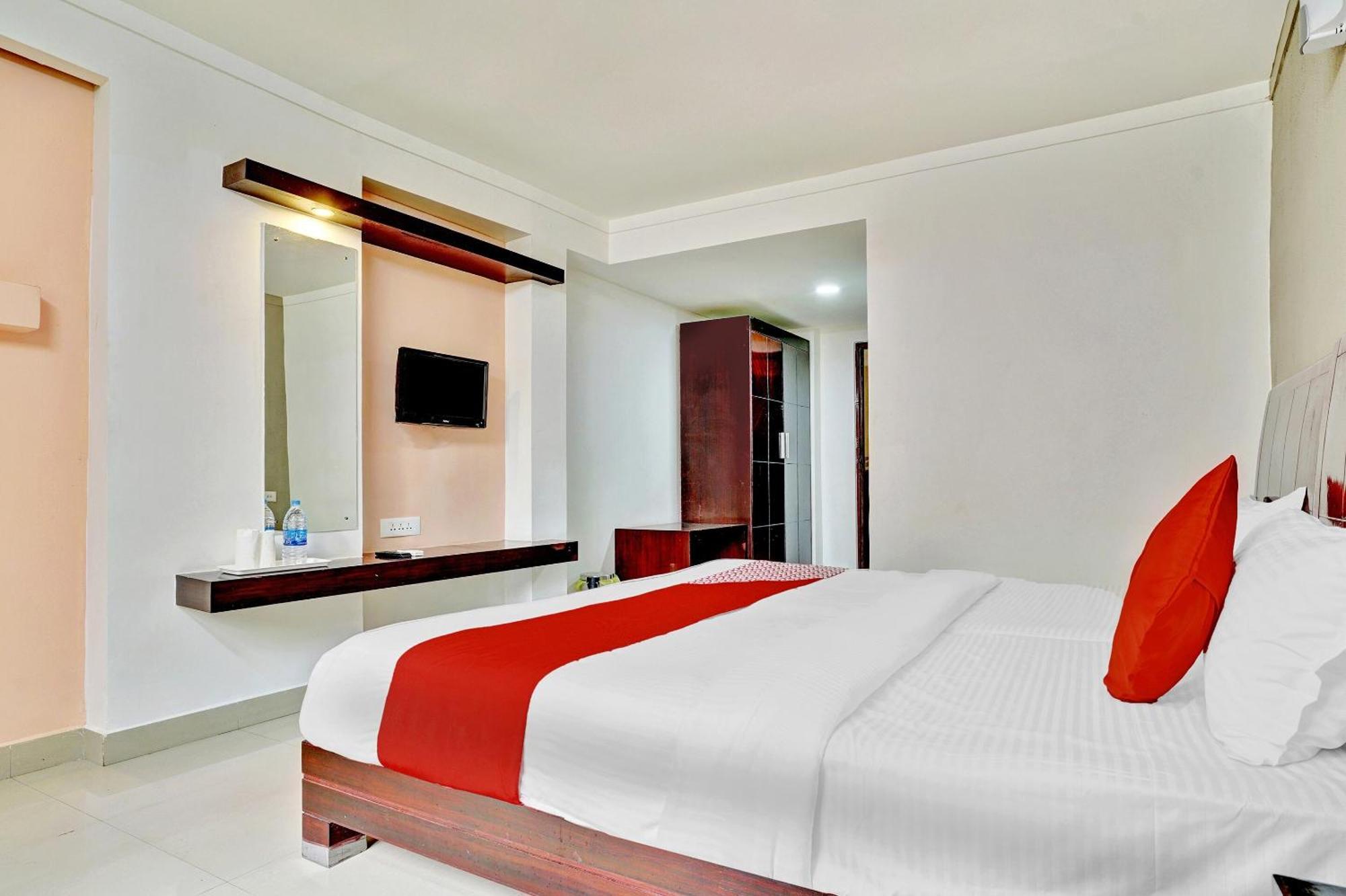 Hotel O Aec Residency Mararikulam Bagian luar foto