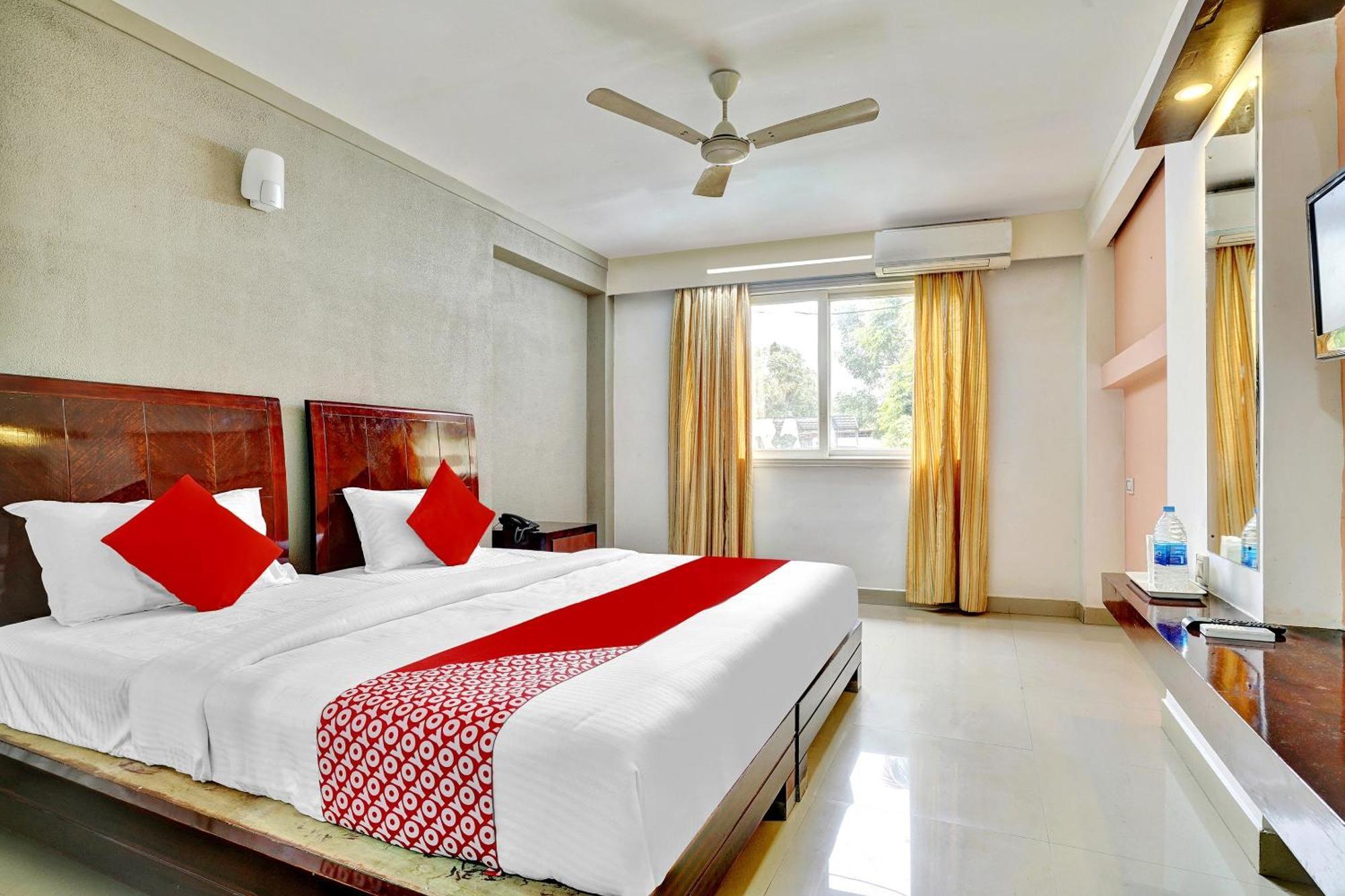 Hotel O Aec Residency Mararikulam Bagian luar foto