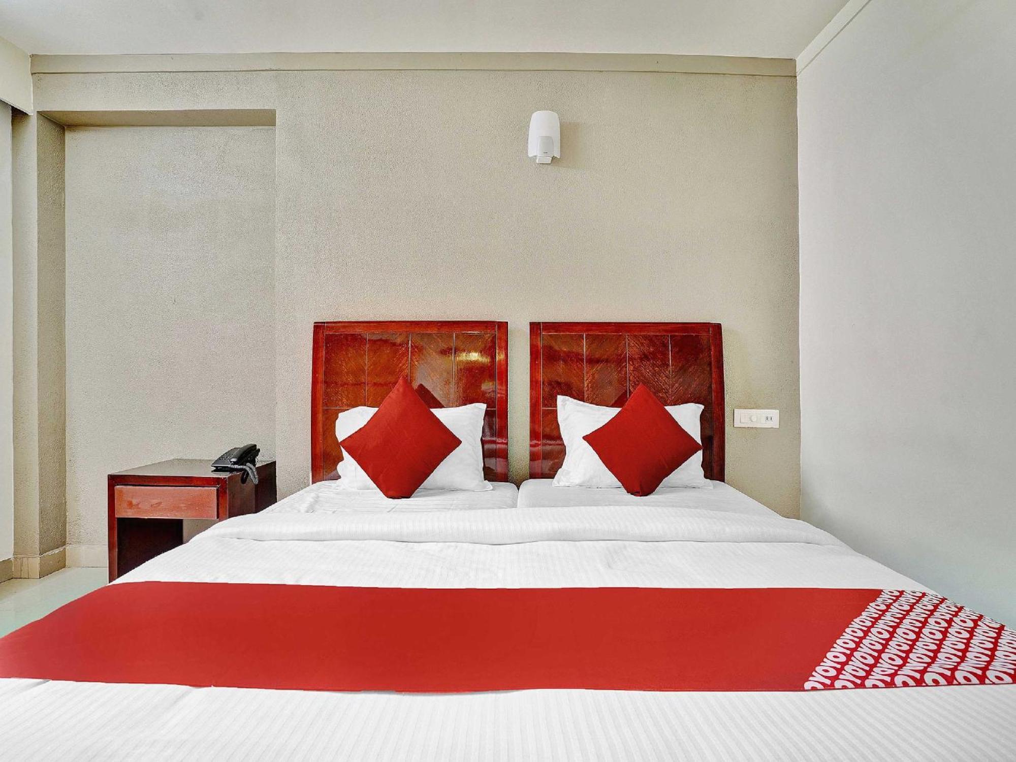 Hotel O Aec Residency Mararikulam Bagian luar foto