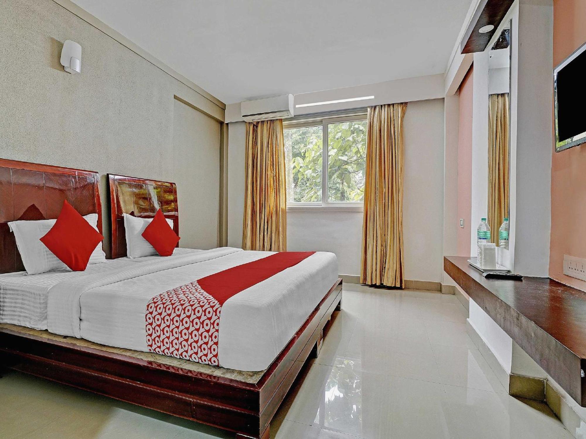 Hotel O Aec Residency Mararikulam Bagian luar foto