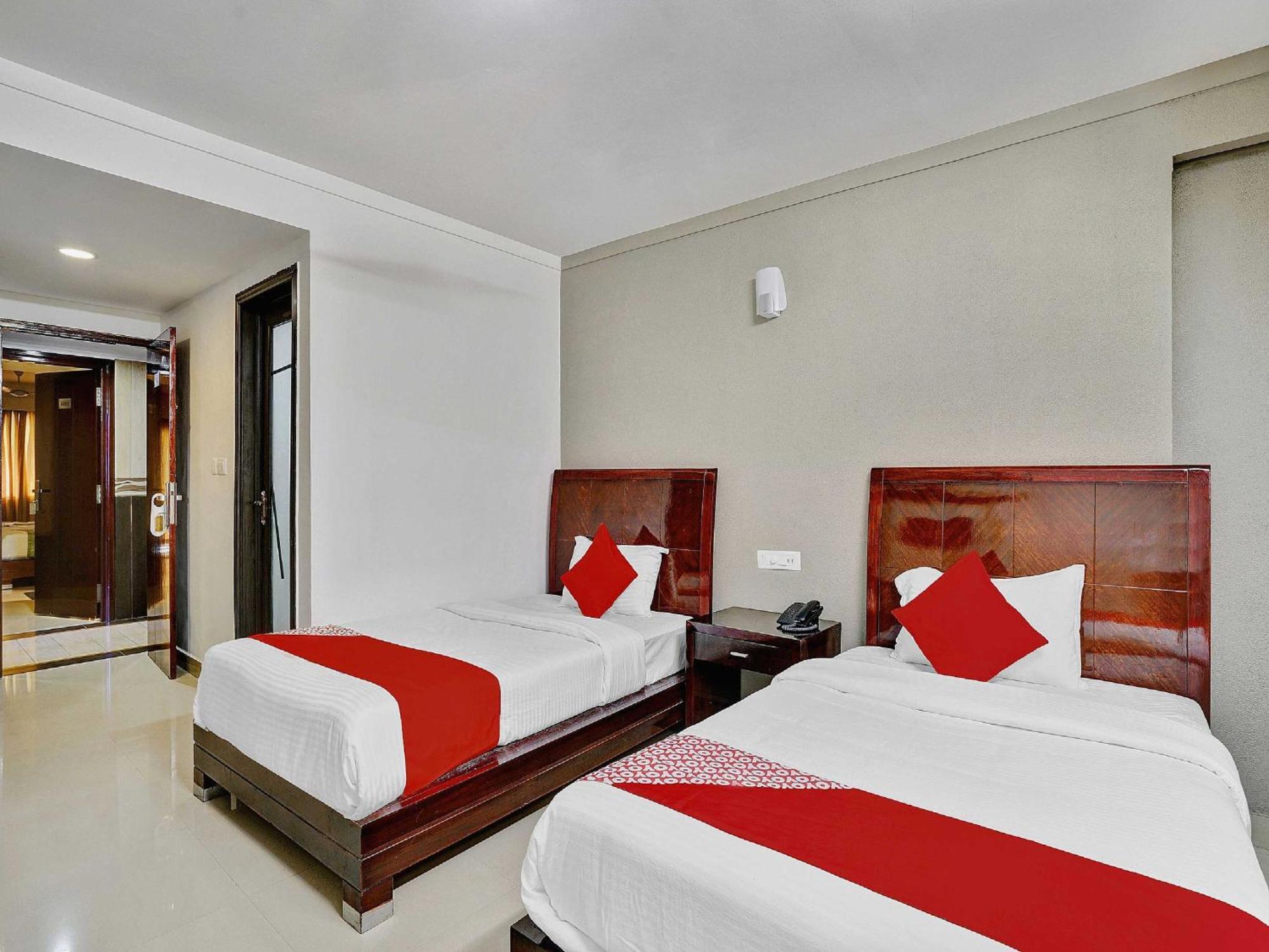 Hotel O Aec Residency Mararikulam Bagian luar foto