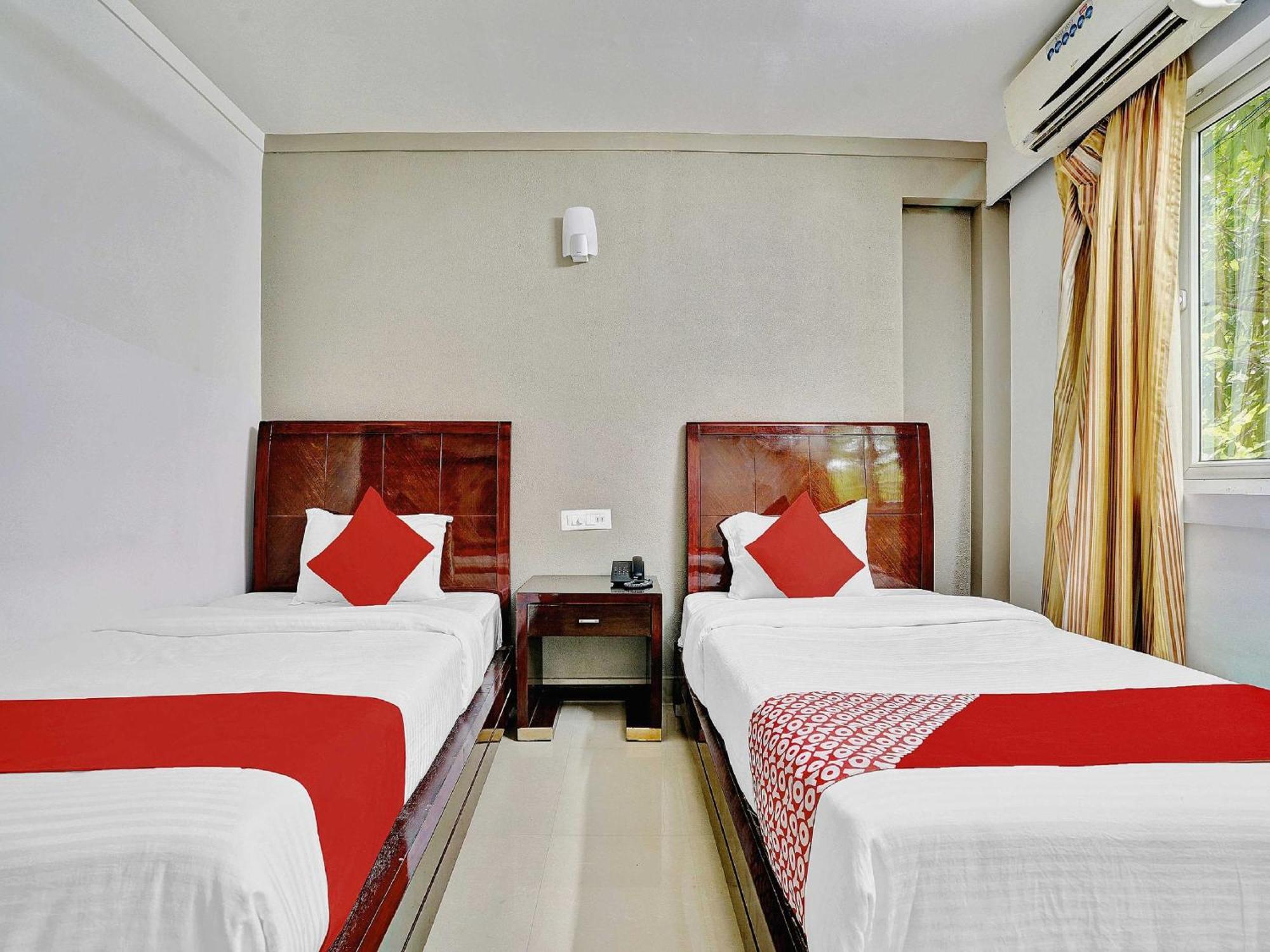 Hotel O Aec Residency Mararikulam Bagian luar foto