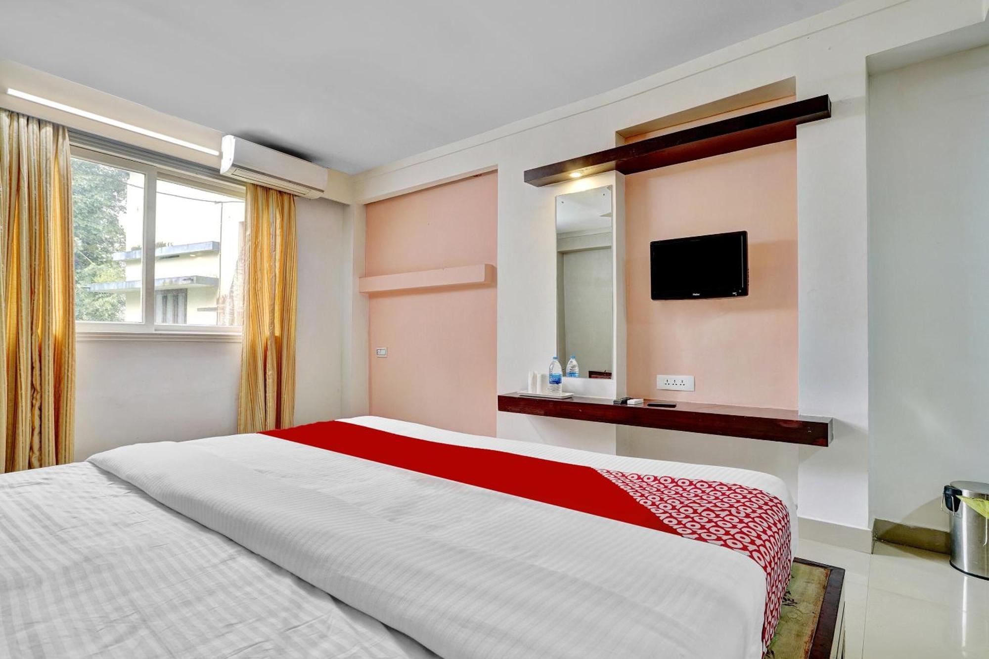 Hotel O Aec Residency Mararikulam Bagian luar foto