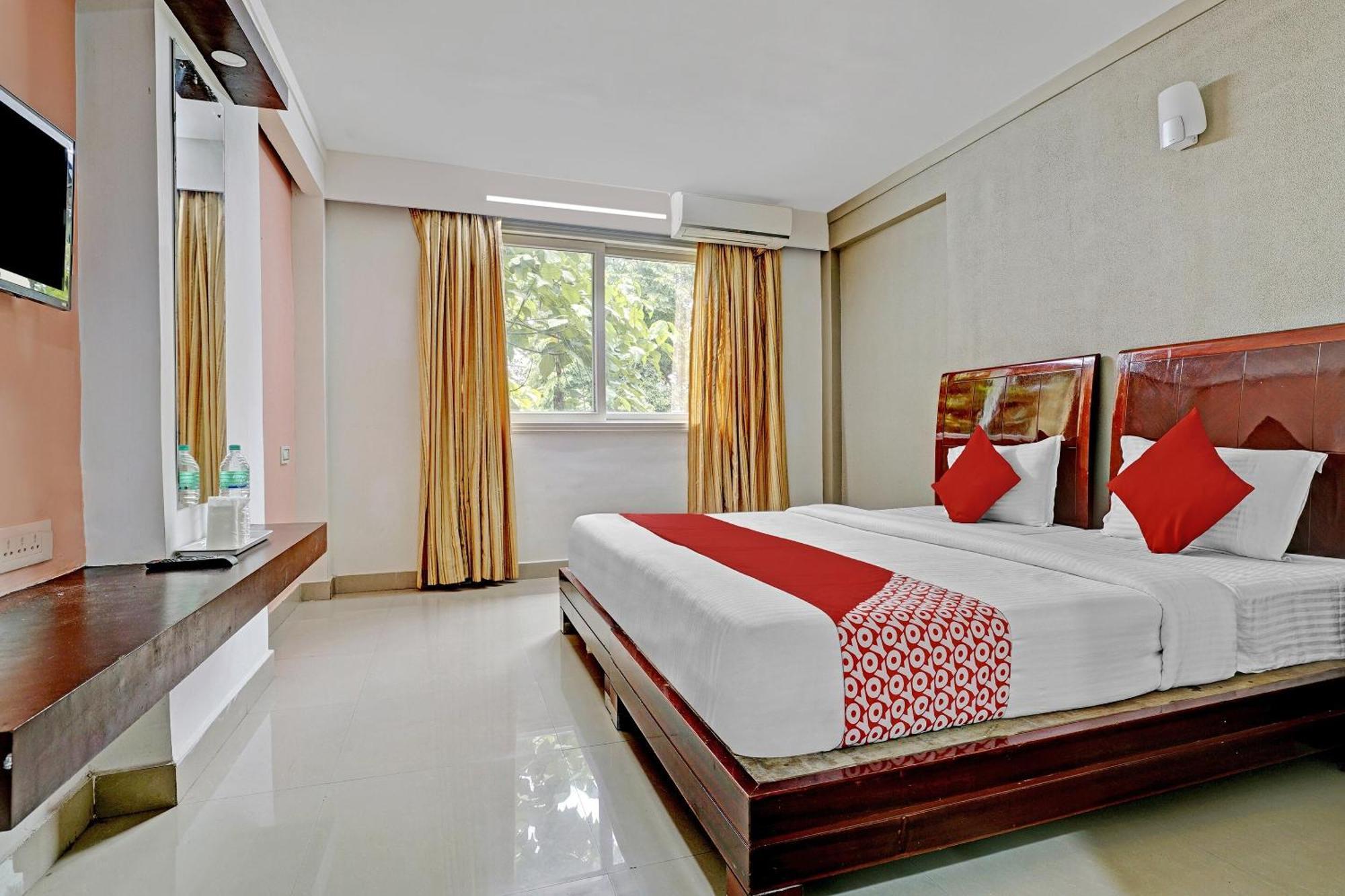 Hotel O Aec Residency Mararikulam Bagian luar foto