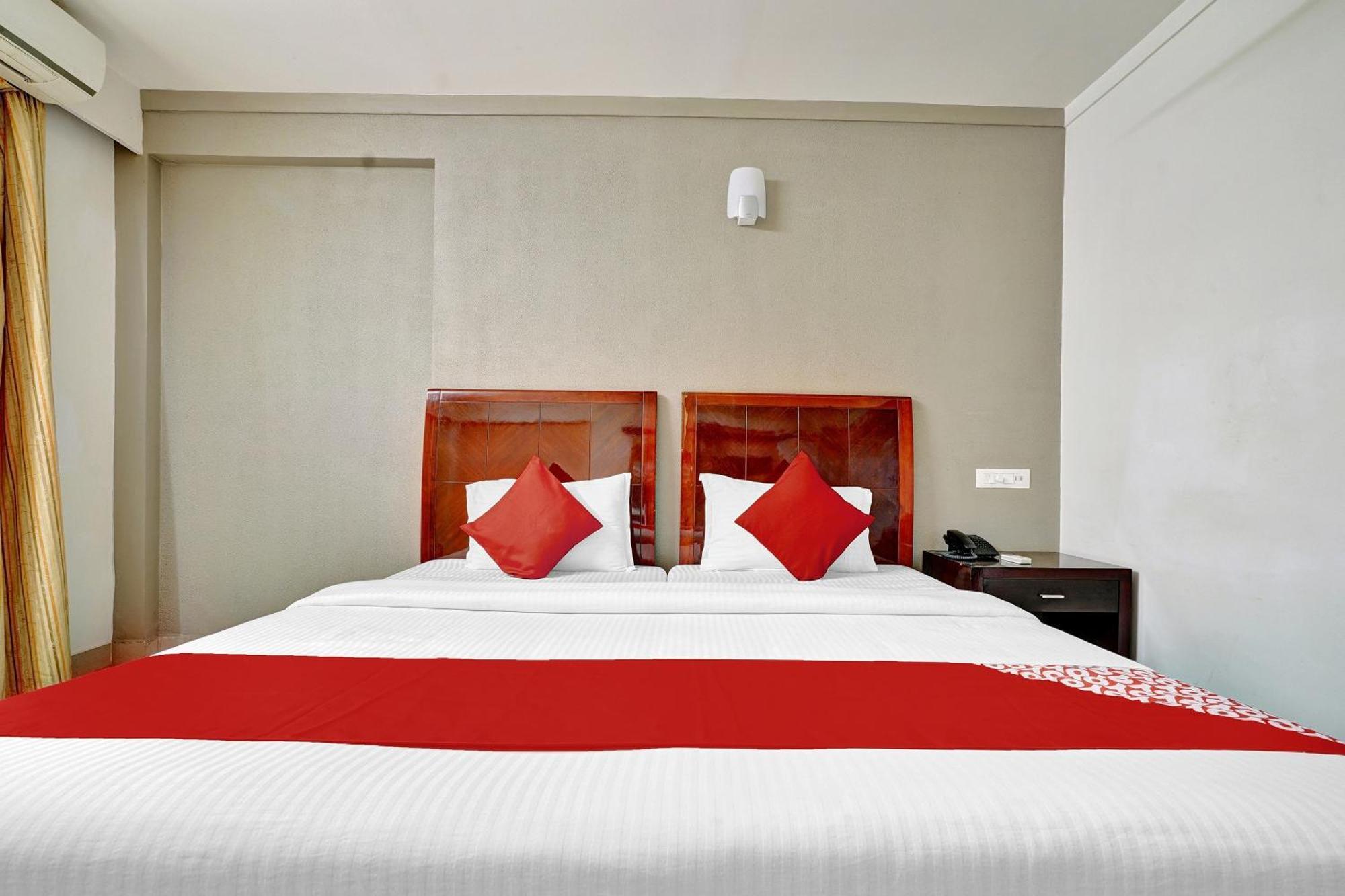Hotel O Aec Residency Mararikulam Bagian luar foto